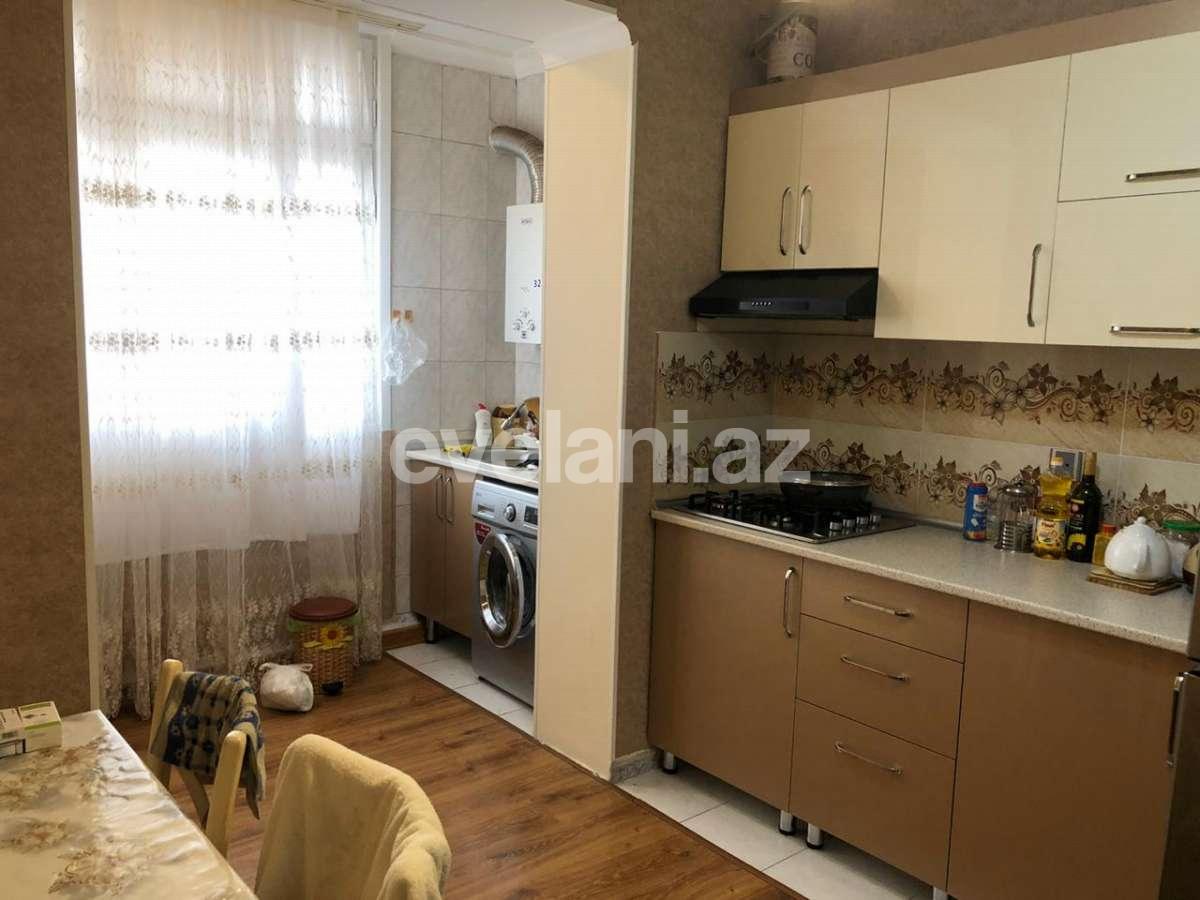 Satılır, köhnə tikili, 4 otaqlı, 130 m², Bakı, Binəqədi r, 8-ci mikrorayon q, Azadlıq prospekti m.