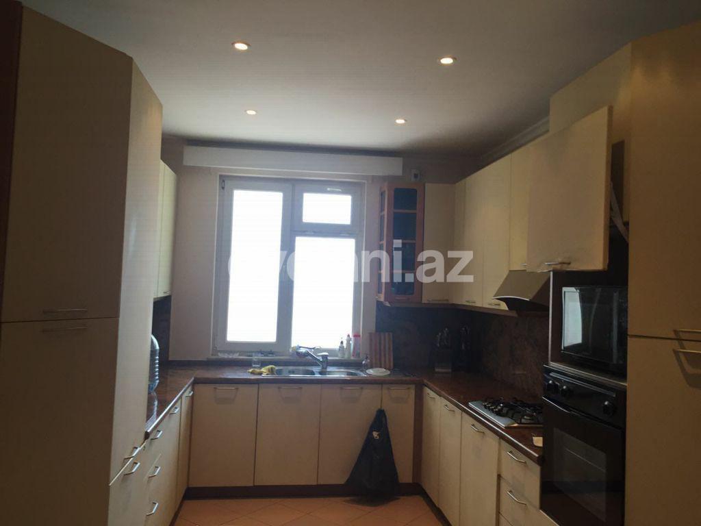 Rent, old building, 3 room, 120 m², Baku, Sabail r, Sahil m.