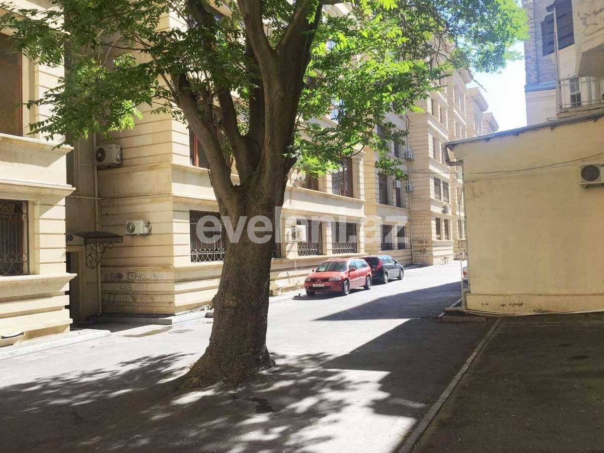 Satılır, köhnə tikili, 2 otaqlı, 80 m², Bakı, Səbail r, İçəri Şəhər m.