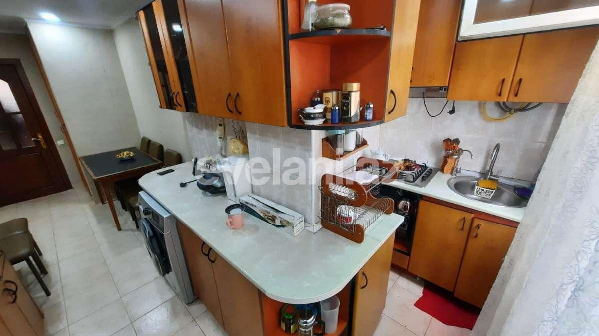 Satılır, köhnə tikili, 2 otaqlı, 70 m², Bakı, Nəsimi r, 28 may m.