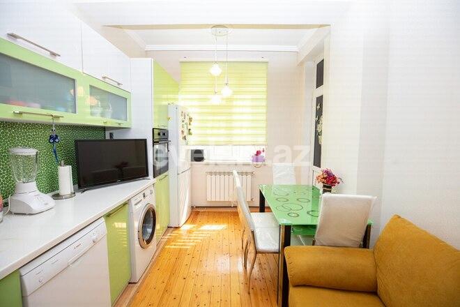 Satılır, yeni tikili, 2 otaqlı, 90 m², İnşaatçılar m.