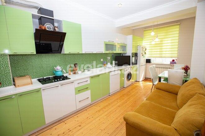 Satılır, yeni tikili, 2 otaqlı, 90 m², İnşaatçılar m.