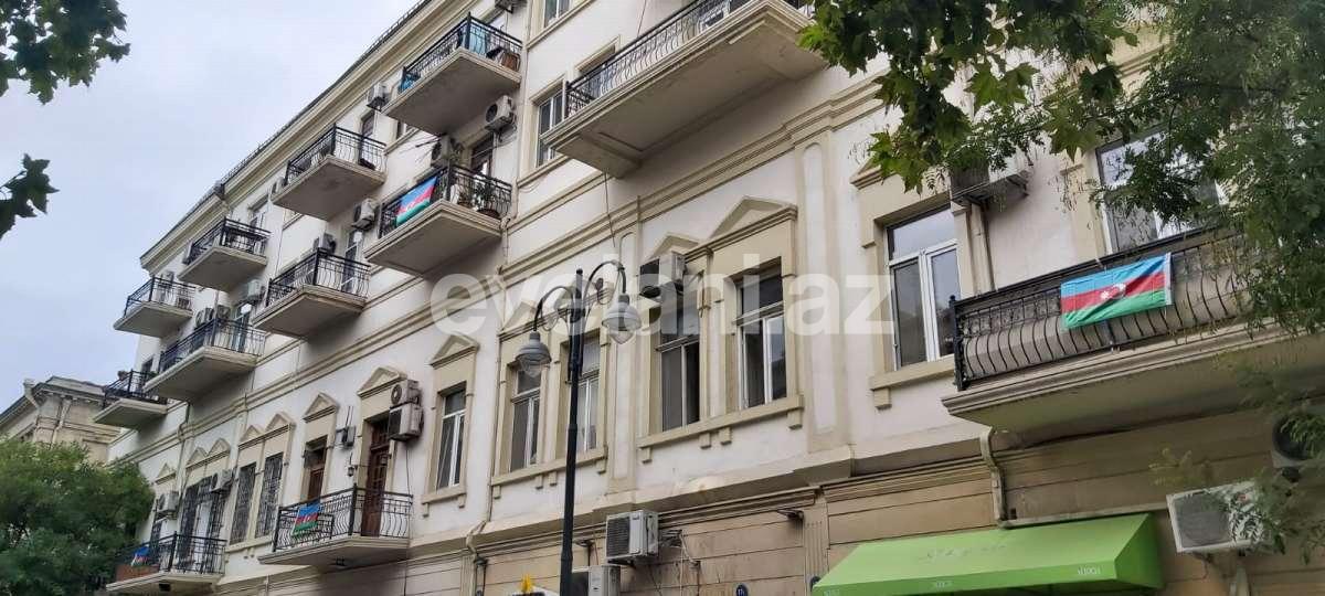 Satılır, köhnə tikili, 3 otaqlı, 70 m², Sahil m.