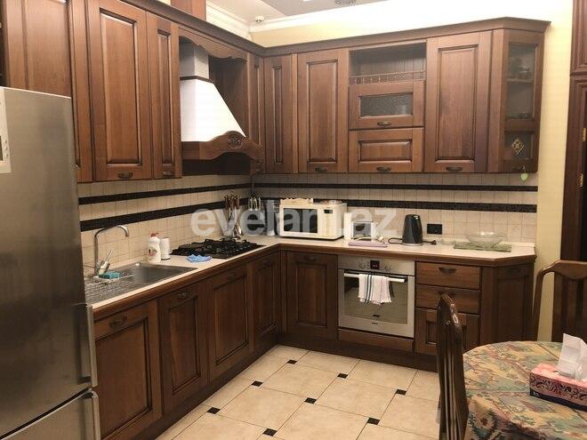 Kirayə verilir, köhnə tikili, 4 otaqlı, 120 m², Sahil m.