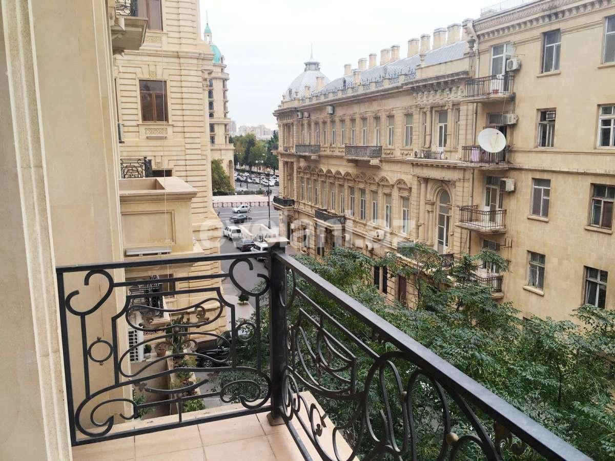 Satılır, köhnə tikili, 2 otaqlı, 80 m², İçəri Şəhər m.