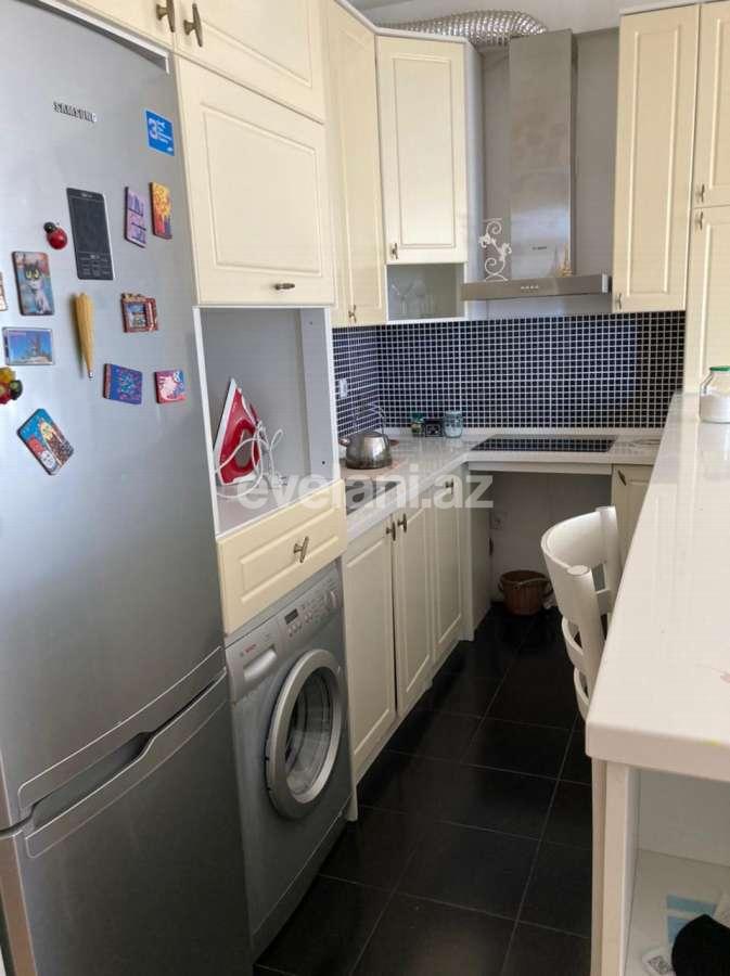 Kirayə verilir, yeni tikili, 2 otaqlı, 60 m², İnşaatçılar m.