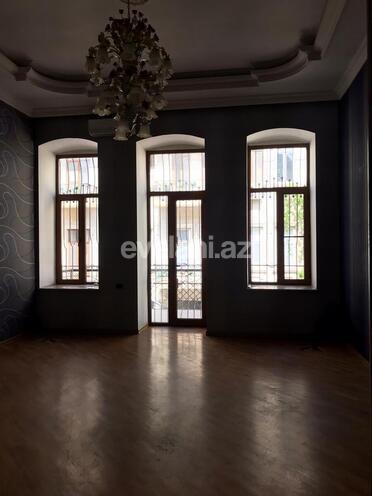 Kirayə verilir, ofis, 4 otaqlı, 135 m², Bakı, Səbail r, Sahil m.