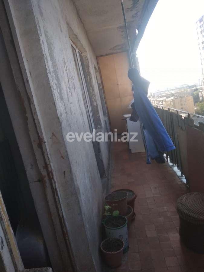 Sale, old building, 5 room, 110 m², Khalglar Doslugu m.