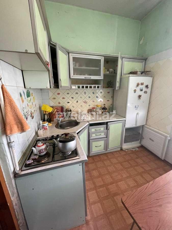 Satılır, köhnə tikili, 2 otaqlı, 50 m², Bakı, Yasamal r, Elmlər Akademiyası m.