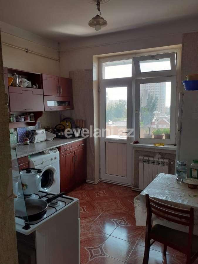 Sale, old building, 3 room, 80 m², Inshaatchilar m.