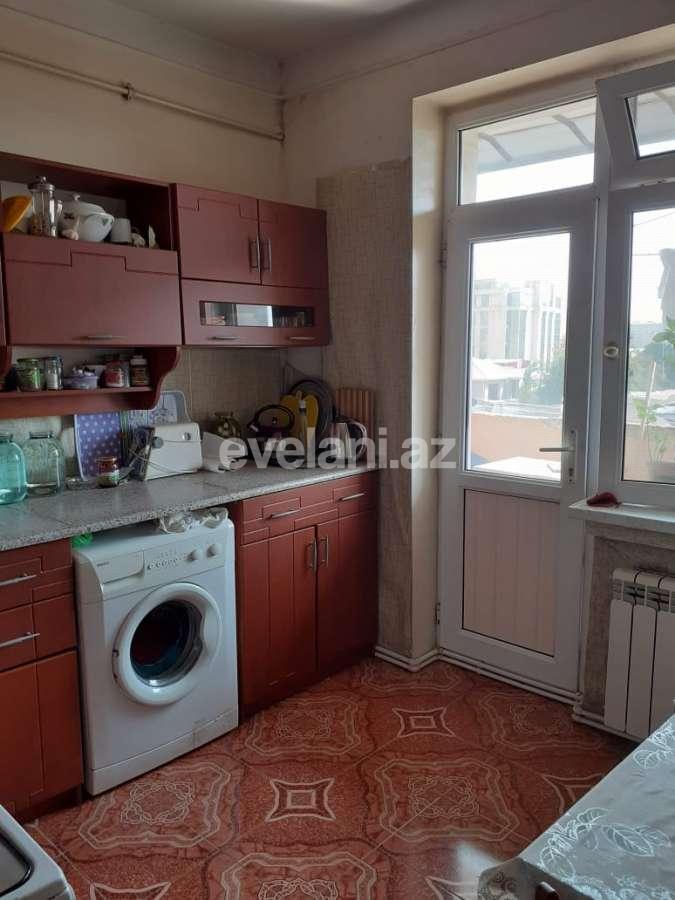 Sale, old building, 3 room, 80 m², Inshaatchilar m.