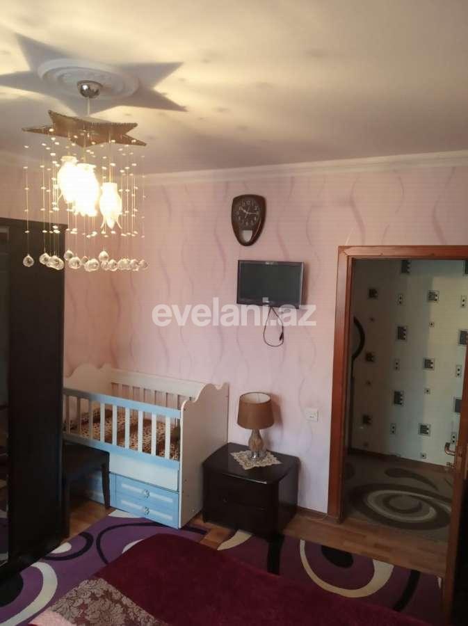 Sale, old building, 2 room, 60 m², Inshaatchilar m.