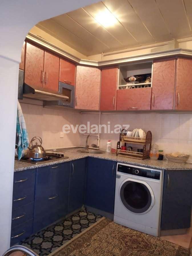 Sale, old building, 2 room, 60 m², Inshaatchilar m.