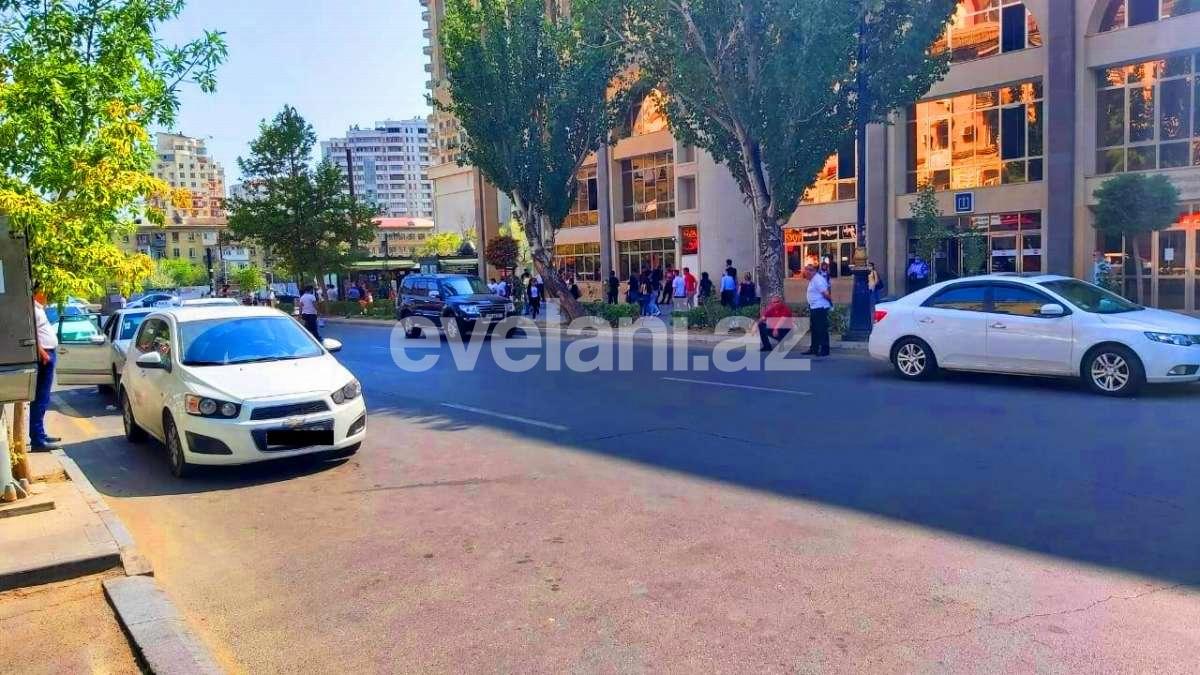 Kirayə verilir, köhnə tikili, 2 otaqlı, 60 m², Bakı, Yasamal r, Elmlər Akademiyası m.