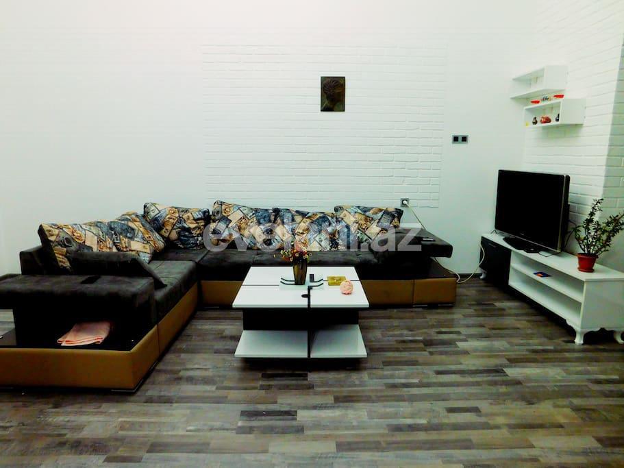 Kirayə verilir, köhnə tikili, 2 otaqlı, 88 m², Bakı, Səbail r, Sahil m.