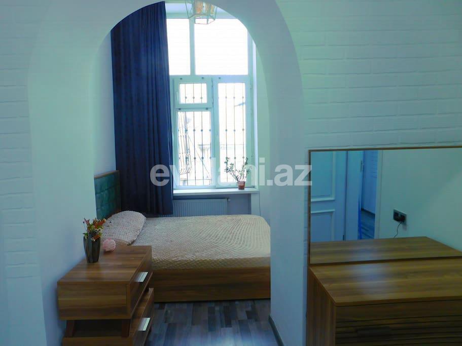 Kirayə verilir, köhnə tikili, 2 otaqlı, 88 m², Bakı, Səbail r, Sahil m.