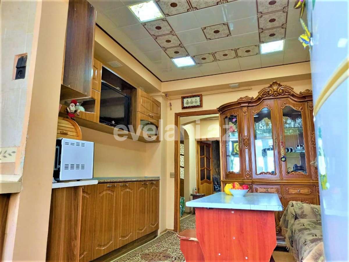 Satılır, köhnə tikili, 3 otaqlı, 80 m², Bakı, Nizami r, Xalqlar Dostluğu m.