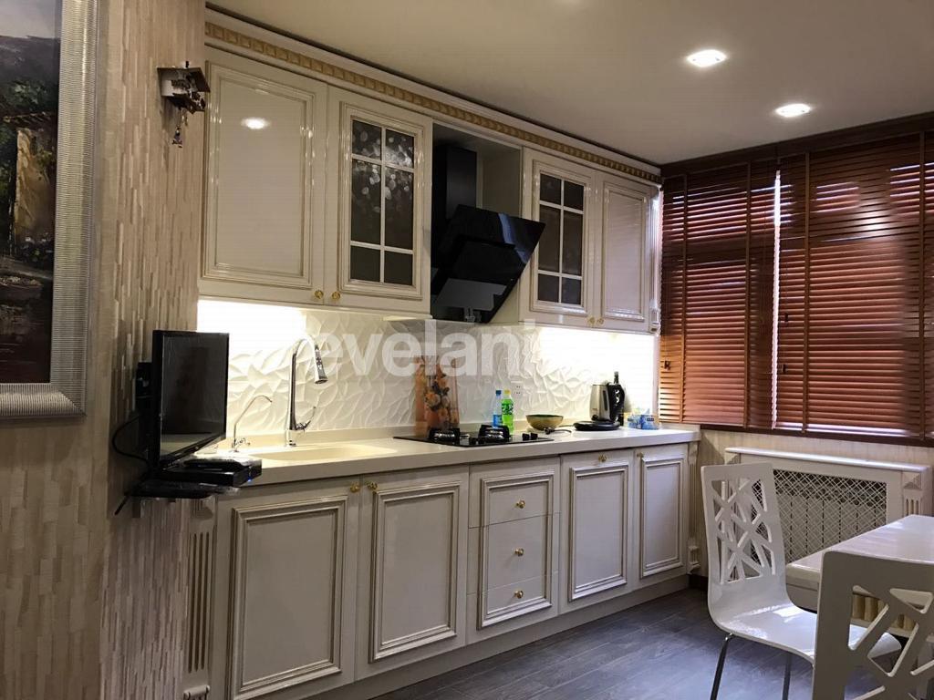 Satılır, köhnə tikili, 3 otaqlı, 170 m², Bakı, Səbail r.