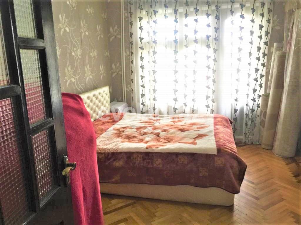 Satılır, köhnə tikili, 2 otaqlı, 60 m², Bakı, Binəqədi r, Nizami m.