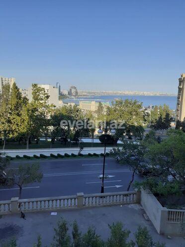 Satılır, köhnə tikili, 3 otaqlı, 65 m², Bakı, Səbail r, İçəri Şəhər m.