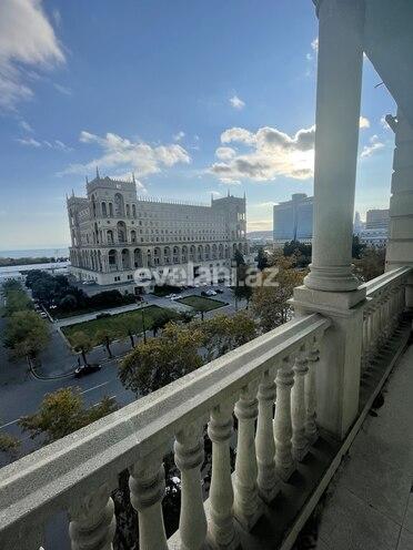 Rent, old building, 4 room, 105 m², Baku, Sabail r.