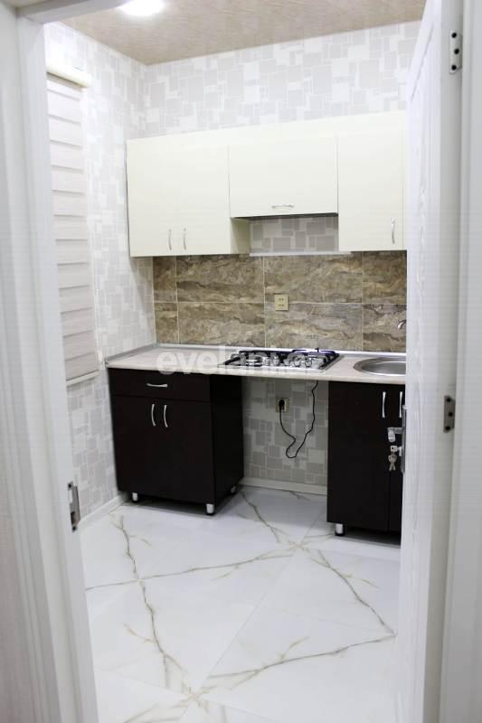 Satılır, köhnə tikili, 2 otaqlı, 50 m², Bakı, Nəsimi r, 2-ci mikrorayon q, Memar Əcəmi m.