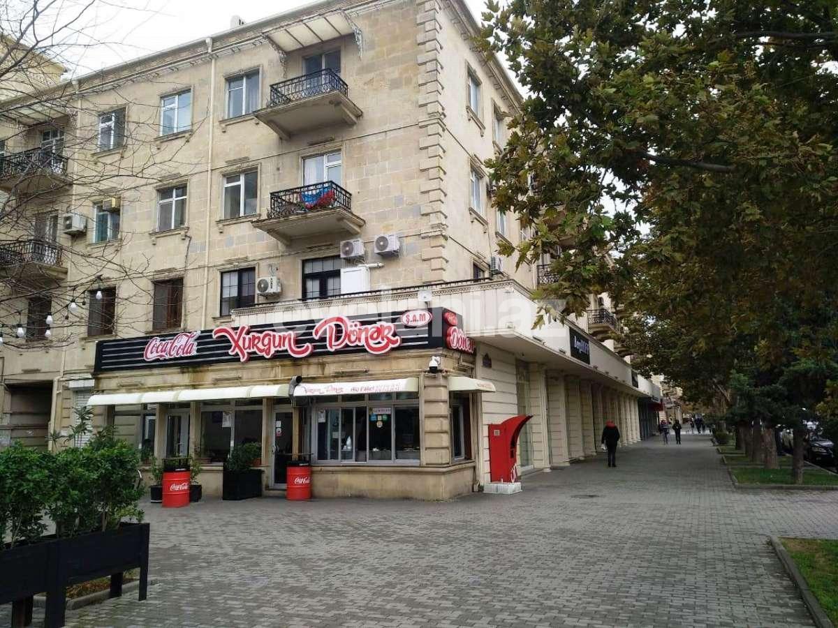 Satılır, köhnə tikili, 3 otaqlı, 90 m², Bakı, Yasamal r, Elmlər Akademiyası m.
