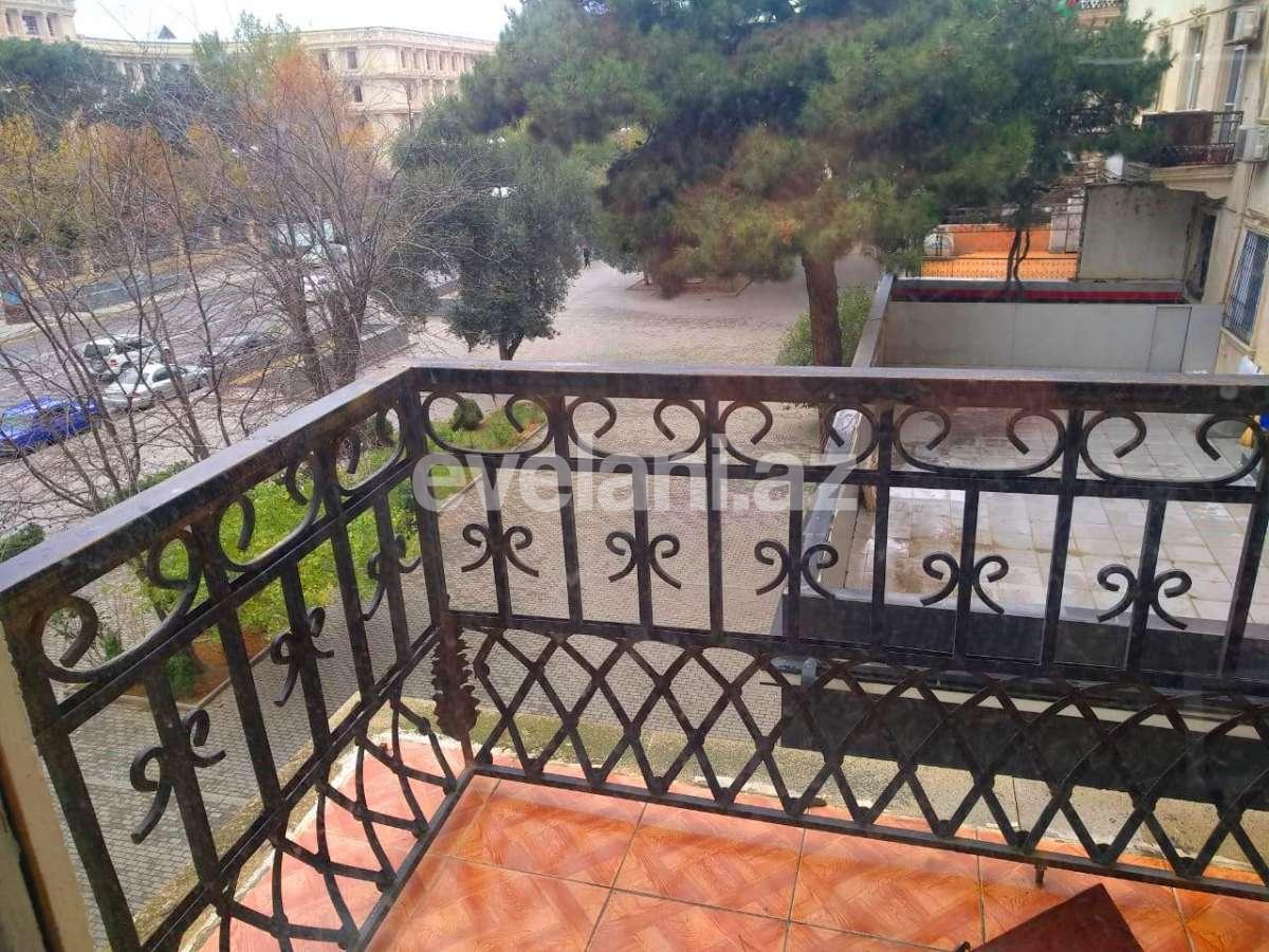 Satılır, köhnə tikili, 3 otaqlı, 90 m², Bakı, Yasamal r, Elmlər Akademiyası m.