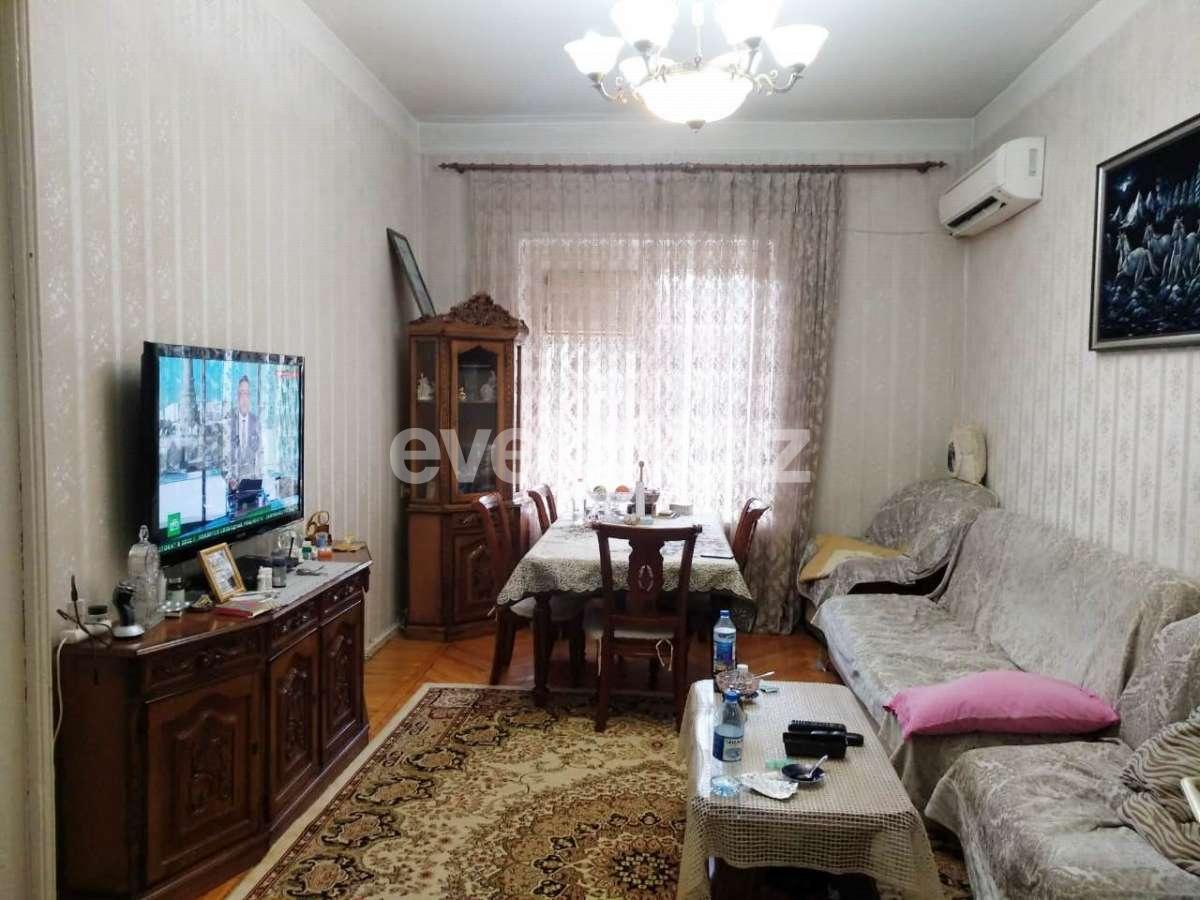 Satılır, köhnə tikili, 3 otaqlı, 90 m², Bakı, Yasamal r, Elmlər Akademiyası m.