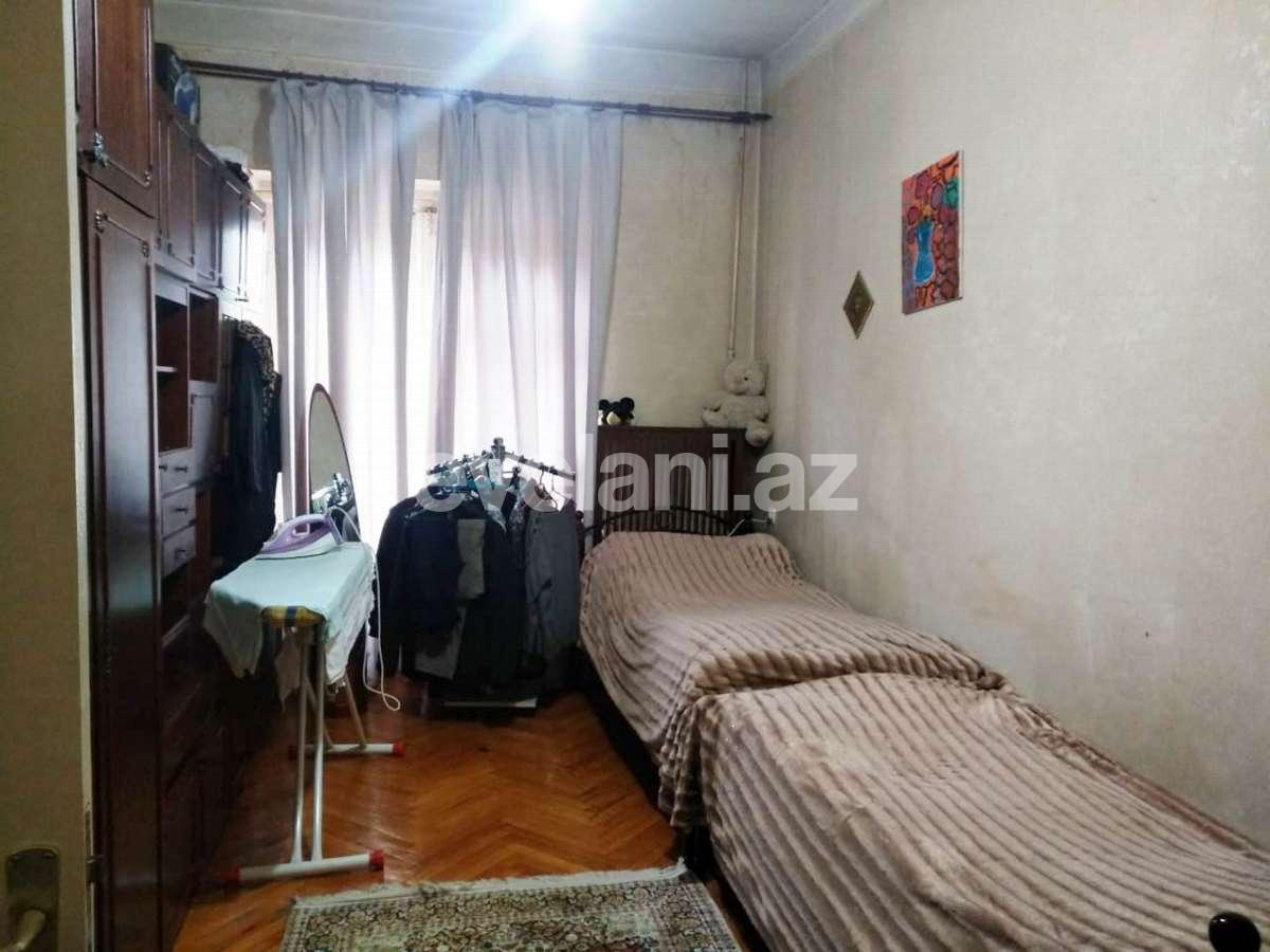 Satılır, köhnə tikili, 3 otaqlı, 90 m², Bakı, Yasamal r, Elmlər Akademiyası m.