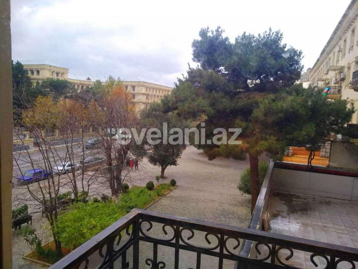 Satılır, köhnə tikili, 3 otaqlı, 90 m², Bakı, Yasamal r, Elmlər Akademiyası m.