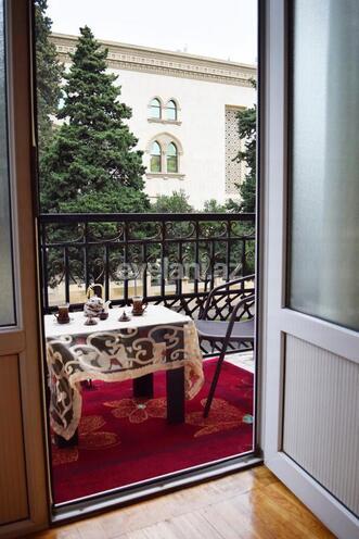 Kirayə verilir, köhnə tikili, 4 otaqlı, 100 m², Bakı, Nəsimi r, Nizami m.