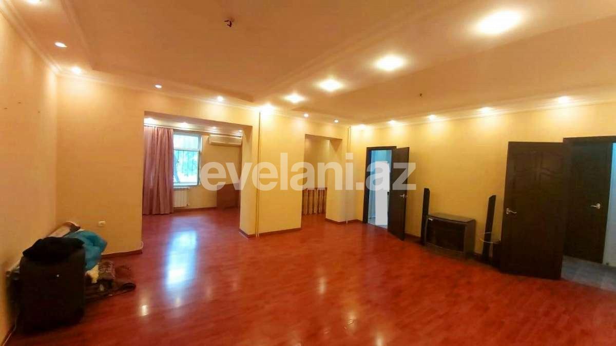 Satılır, köhnə tikili, 4 otaqlı, 110 m², Bakı, Səbail r, İçəri Şəhər m.