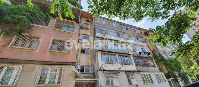 Satılır, köhnə tikili, 3 otaqlı, 80 m², Bakı, Yasamal r, Elmlər Akademiyası m.