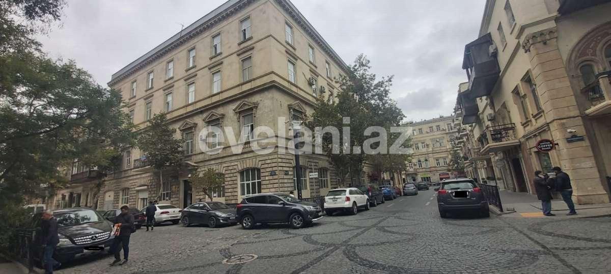 Satılır, köhnə tikili, 3 otaqlı, 70 m², Bakı, Səbail r, Sahil m.