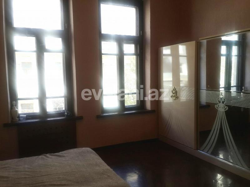 Satılır, köhnə tikili, 4 otaqlı, 100 m², Bakı, Səbail r, Sahil m.