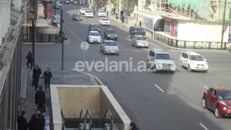 Satılır, köhnə tikili, 4 otaqlı, 100 m², Bakı, Səbail r, Sahil m.