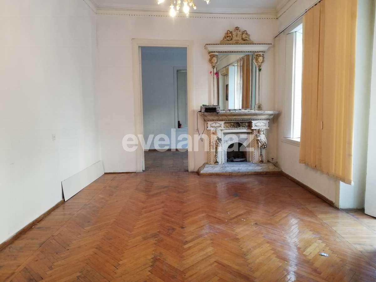 Satılır, köhnə tikili, 3 otaqlı, 90 m², Bakı, Səbail r, İçəri Şəhər m.
