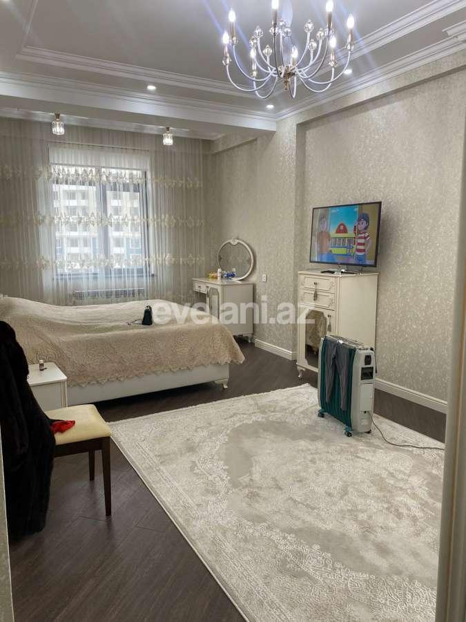 Satılır, yeni tikili, 3 otaqlı, 130 m², Bakı, Binəqədi r, 8-ci mikrorayon q, Azadlıq prospekti m.