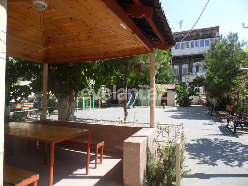 Kirayə verilir, köhnə tikili, 2 otaqlı, 80 m², Bakı, Səbail r.