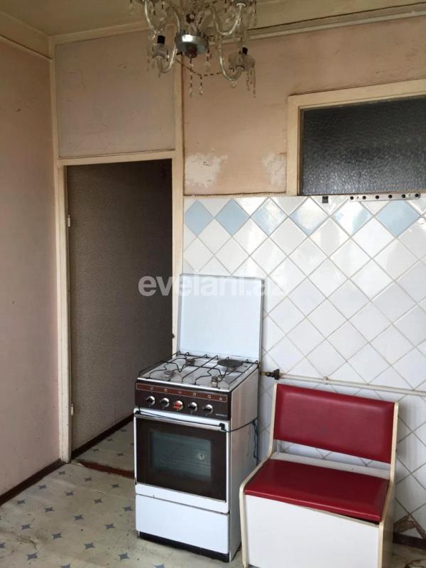 Satılır, köhnə tikili, 2 otaqlı, 70 m², Bakı, Yasamal r, İnşaatçılar m.