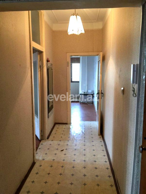 Satılır, köhnə tikili, 2 otaqlı, 70 m², Bakı, Yasamal r, İnşaatçılar m.