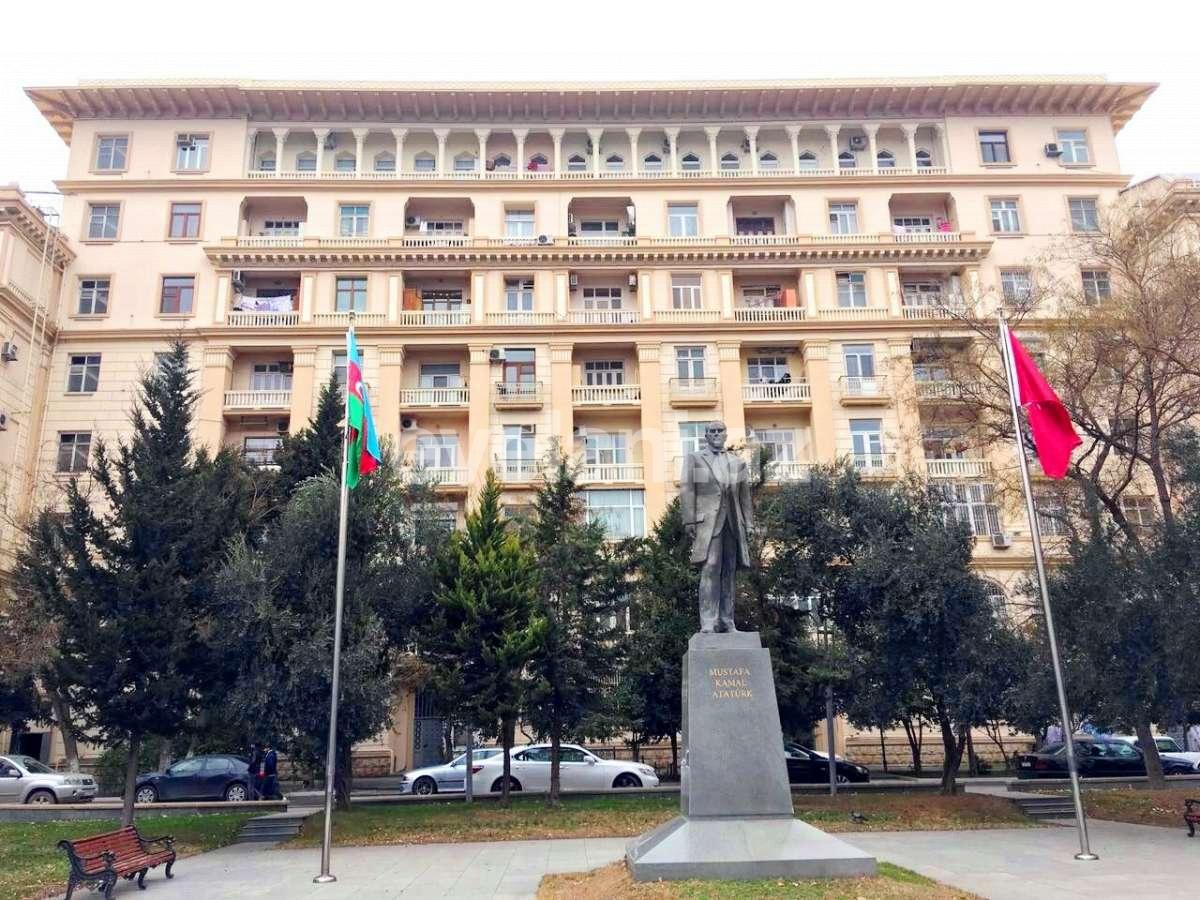 Sale, old building, 2 room, 70 m², Baku, Nasimi r.