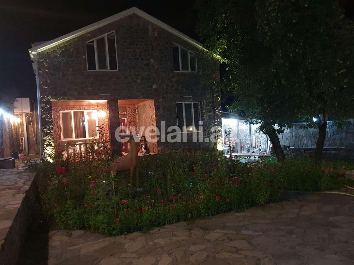Satılır, həyət evi / bağ, 6 otaqlı, 170 m², Qax