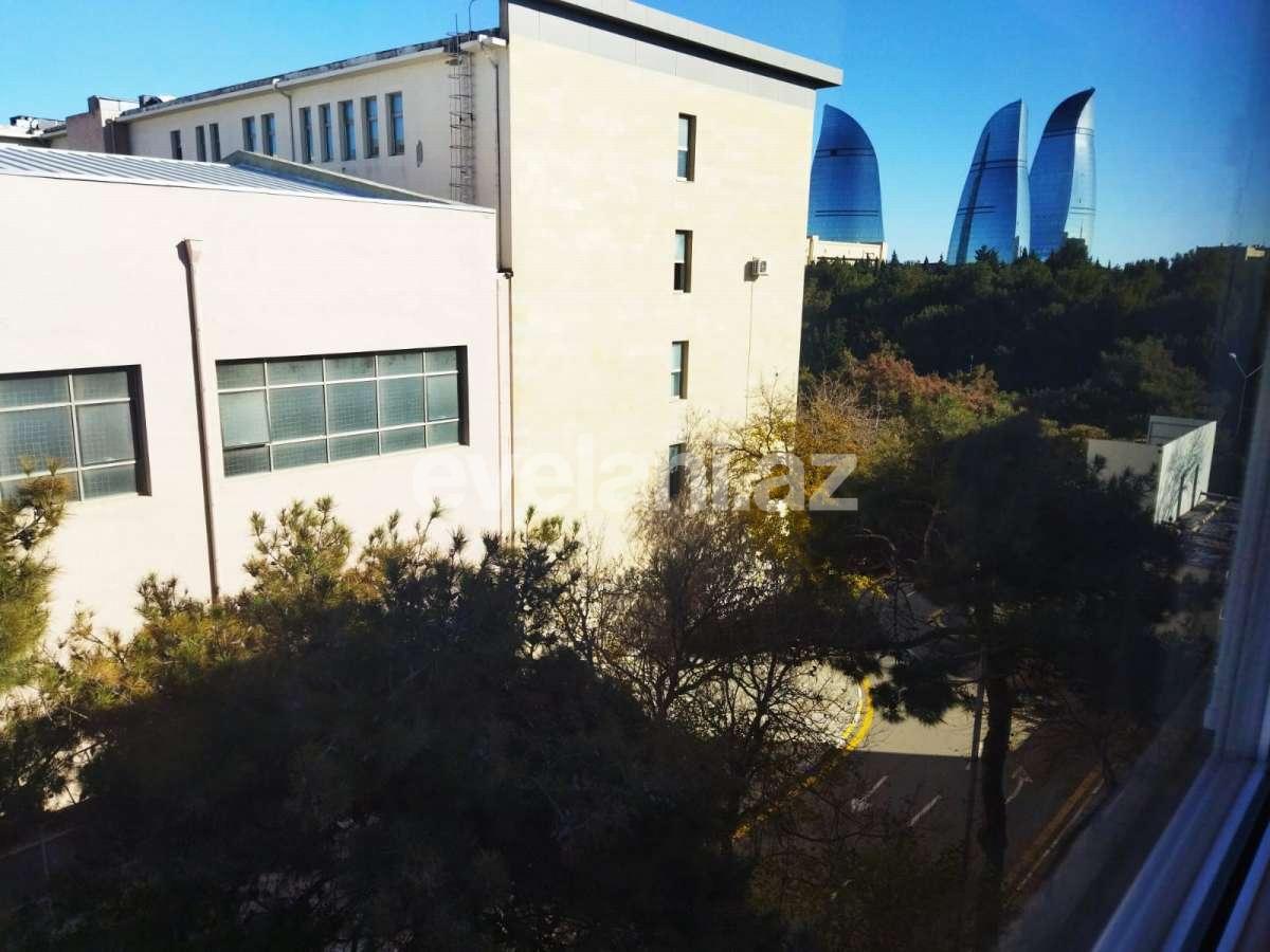 Satılır, köhnə tikili, 4 otaqlı, 125 m², Bakı, Yasamal r, Elmlər Akademiyası m.