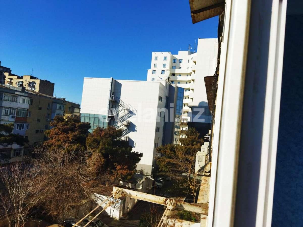 Satılır, köhnə tikili, 4 otaqlı, 125 m², Bakı, Yasamal r, Elmlər Akademiyası m.