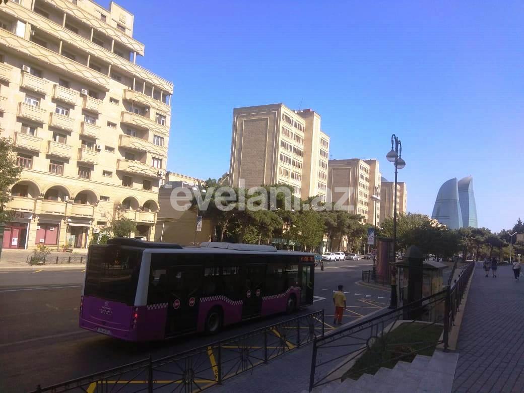 Продаётся, вторичка, 3-комнаты, 60 m², Баку, Ясамальский r, Элмляр Академиясы m.