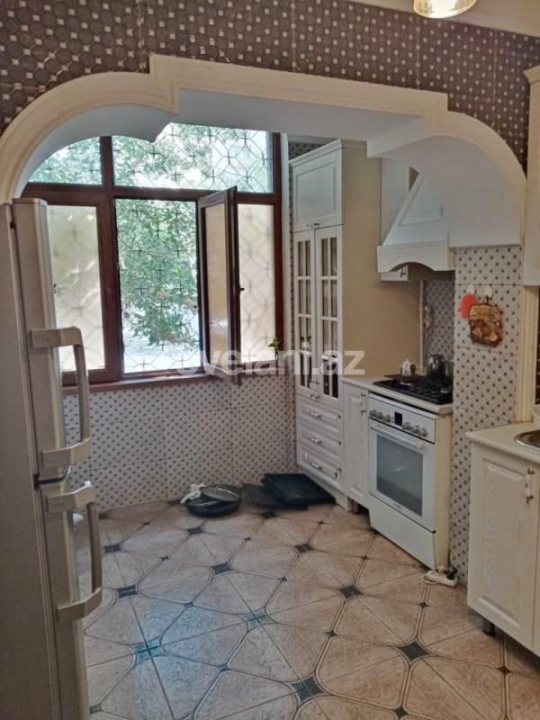 Satılır, köhnə tikili, 5 otaqlı, 180 m², Bakı, Nəsimi r, 4-cü mikrorayon q.