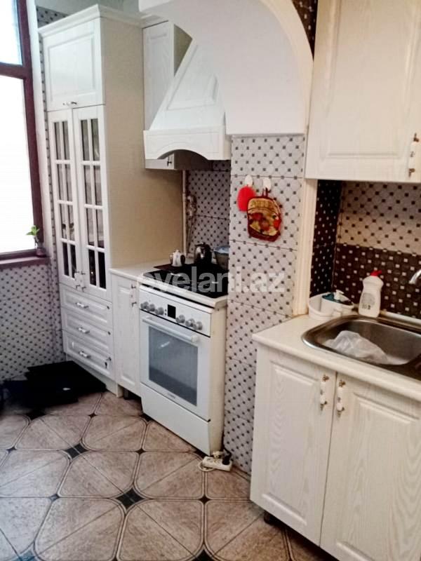 Satılır, köhnə tikili, 5 otaqlı, 180 m², Bakı, Nəsimi r, 4-cü mikrorayon q.