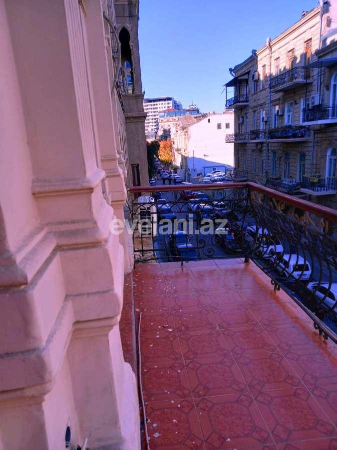 Satılır, köhnə tikili, 9 otaqlı, 320 m², Bakı, Səbail r, Bayıl q, Sahil m.